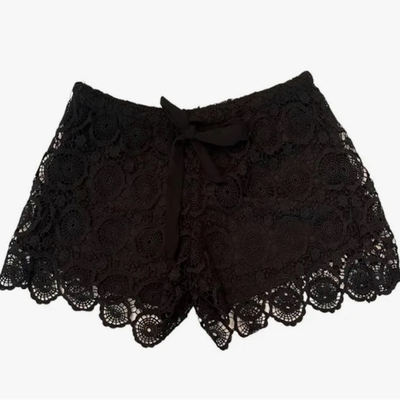 BUNDLE of Heart Soul Crochet Boho Shorts & Wild Fable Square Neck Crop Tank. - Picture 4 of 9